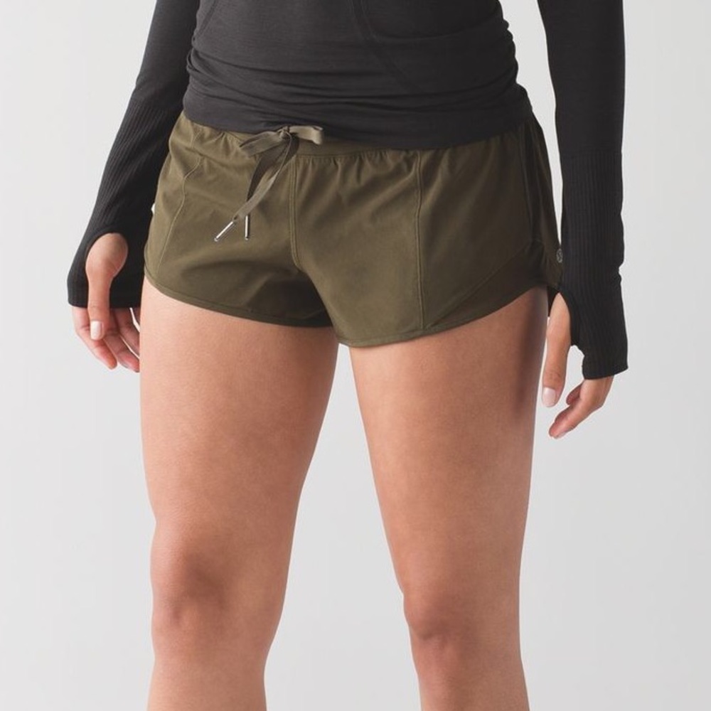 ISO Lululemon army green hotty hot shorts 2.5”